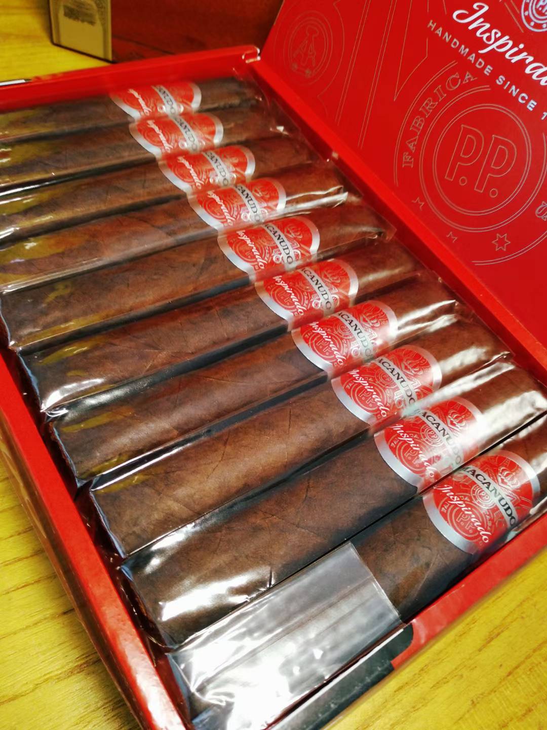 麦克纽杜红色灵感