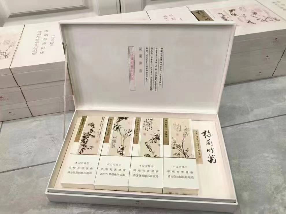 王冠梅兰竹菊