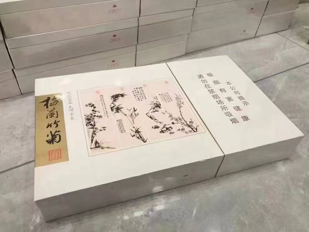 王冠梅兰竹菊